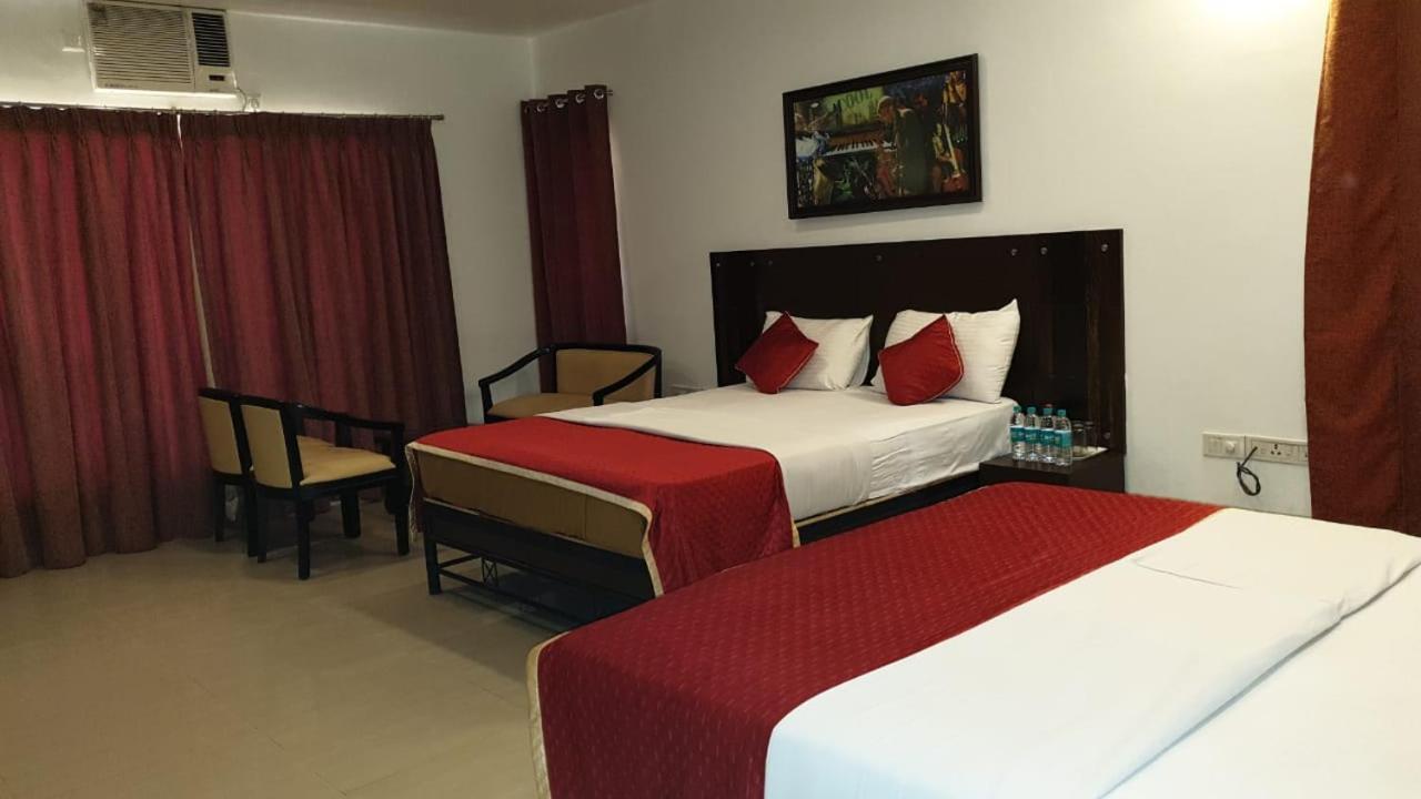 Resort Silver Hills Лонавала Экстерьер фото