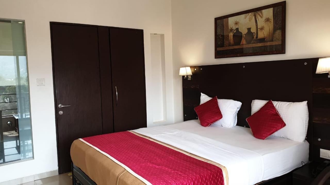 Resort Silver Hills Лонавала Экстерьер фото